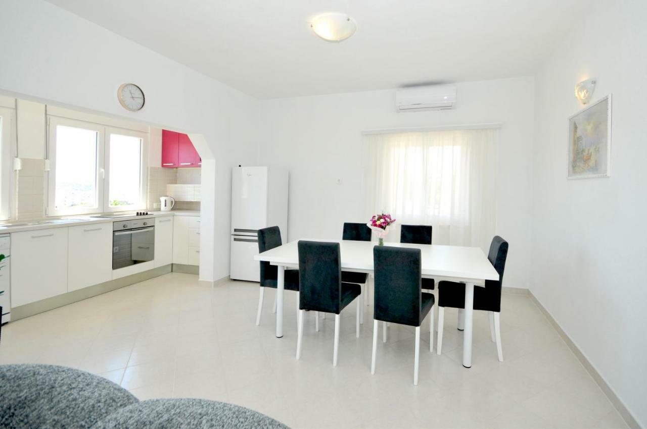 Apartment Mira Trogir Exterior photo